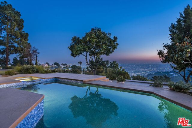 7940 Vulcan Drive, Los Angeles, CA 90046