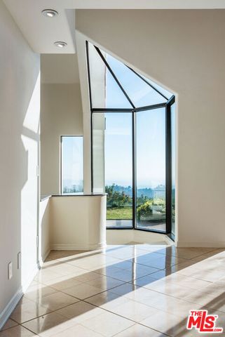 7940 Vulcan Drive, Los Angeles, CA 90046