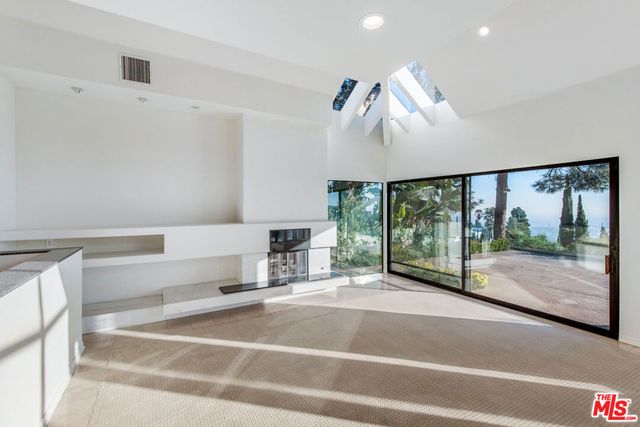 7940 Vulcan Drive, Los Angeles, CA 90046