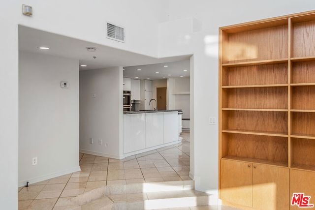 7940 Vulcan Drive, Los Angeles, CA 90046