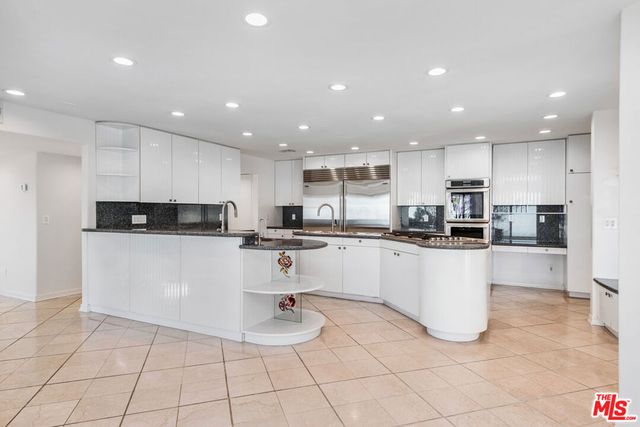 7940 Vulcan Drive, Los Angeles, CA 90046