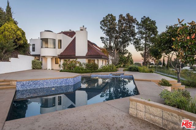 7940 Vulcan Drive, Los Angeles, CA 90046