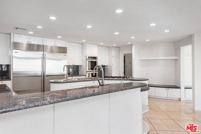 7940 Vulcan Drive, Los Angeles, CA 90046