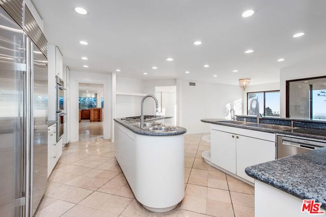 7940 Vulcan Drive, Los Angeles, CA 90046
