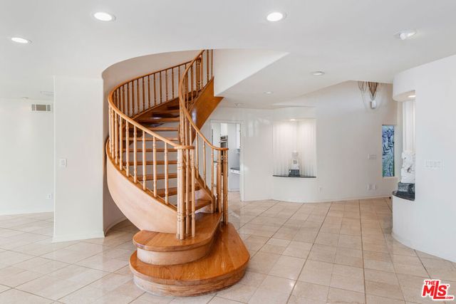 7940 Vulcan Drive, Los Angeles, CA 90046