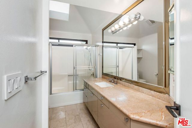 7940 Vulcan Drive, Los Angeles, CA 90046