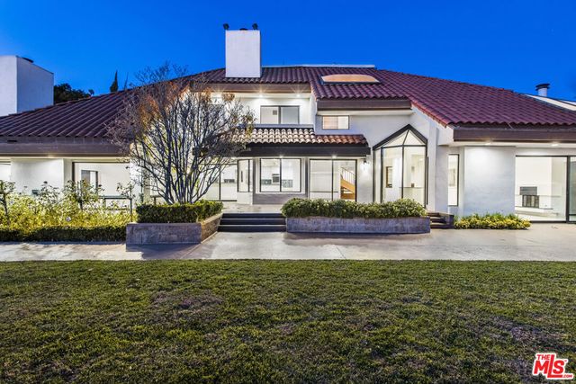 7940 Vulcan Drive, Los Angeles, CA 90046