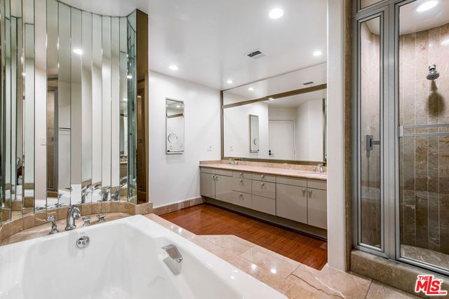7940 Vulcan Drive, Los Angeles, CA 90046