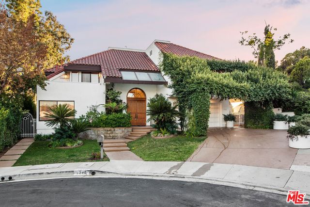 7940 Vulcan Drive, Los Angeles, CA 90046