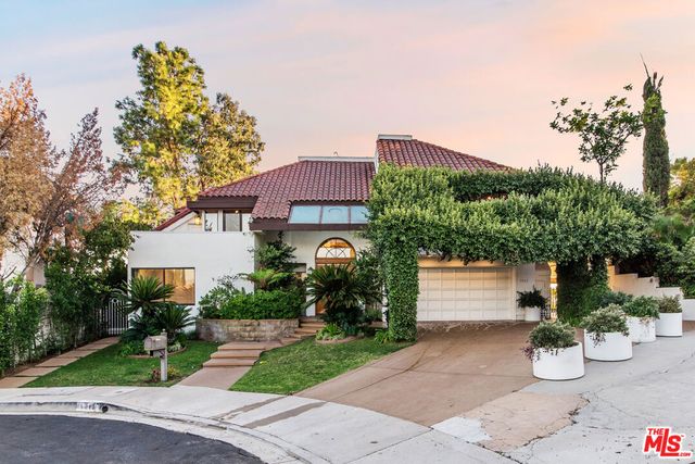 7940 Vulcan Drive, Los Angeles, CA 90046