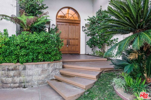 7940 Vulcan Drive, Los Angeles, CA 90046