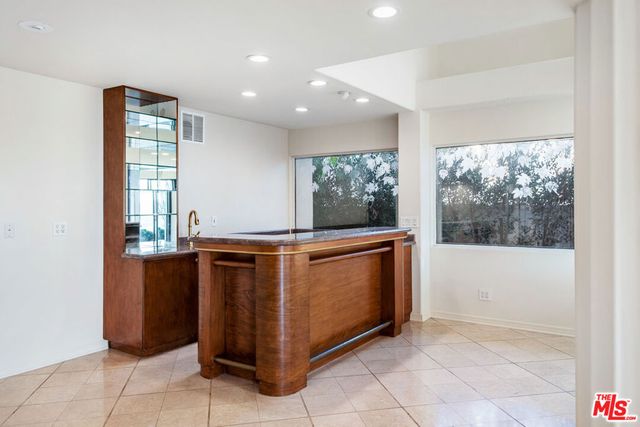 7940 Vulcan Drive, Los Angeles, CA 90046
