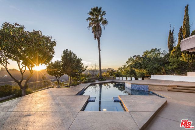 7940 Vulcan Drive, Los Angeles, CA 90046