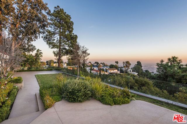 7940 Vulcan Drive, Los Angeles, CA 90046