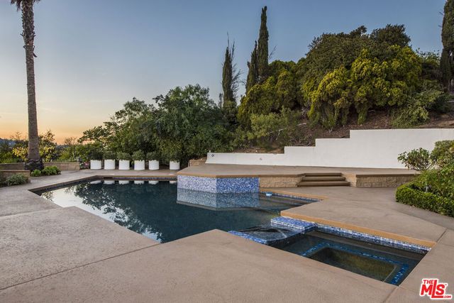 7940 Vulcan Drive, Los Angeles, CA 90046