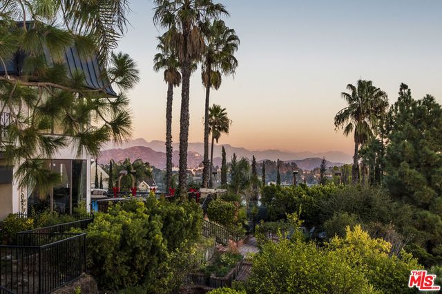 7940 Vulcan Drive, Los Angeles, CA 90046