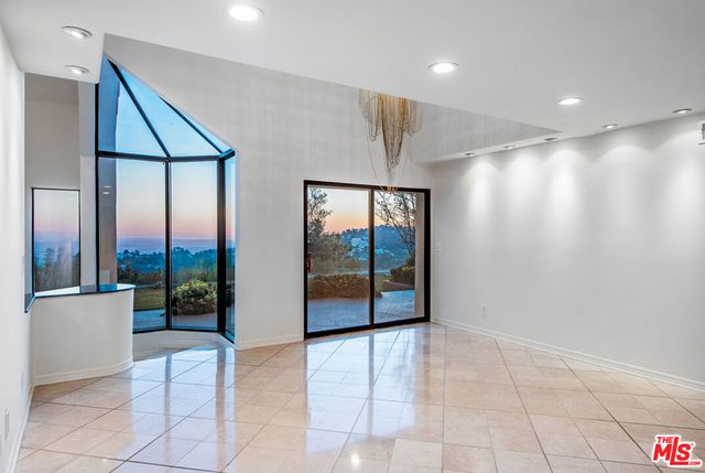 7940 Vulcan Drive, Los Angeles, CA 90046