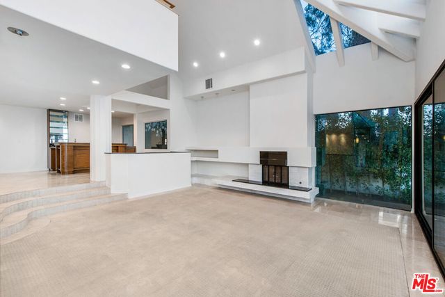 7940 Vulcan Drive, Los Angeles, CA 90046