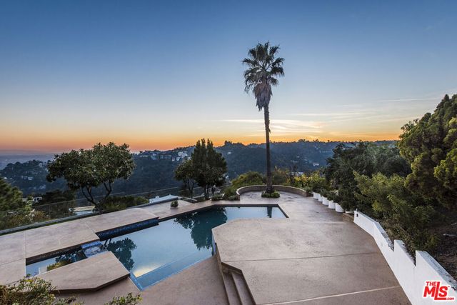 7940 Vulcan Drive, Los Angeles, CA 90046