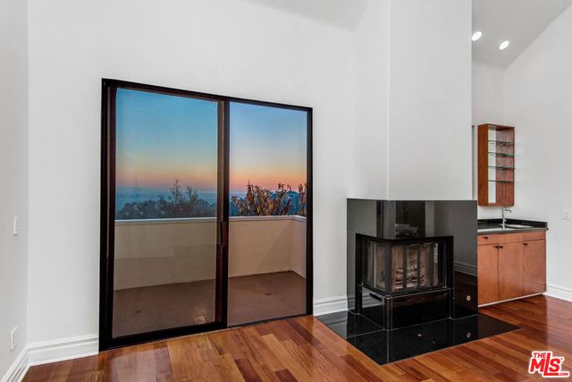 7940 Vulcan Drive, Los Angeles, CA 90046