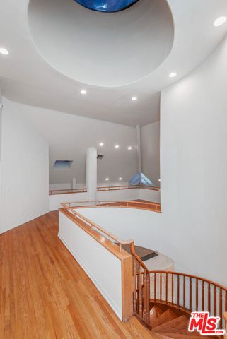 7940 Vulcan Drive, Los Angeles, CA 90046