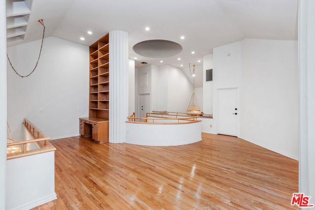 7940 Vulcan Drive, Los Angeles, CA 90046
