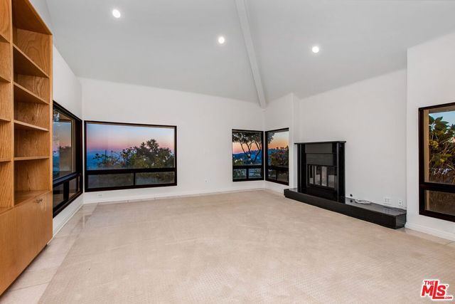 7940 Vulcan Drive, Los Angeles, CA 90046