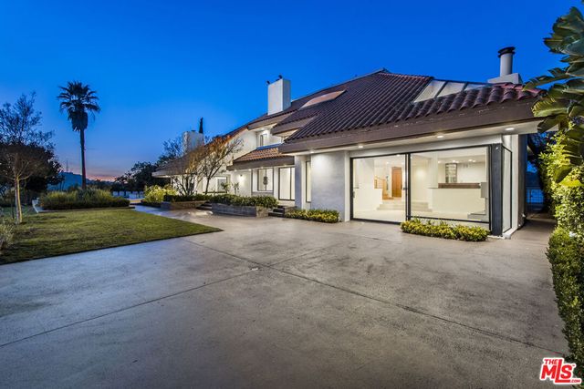 7940 Vulcan Drive, Los Angeles, CA 90046
