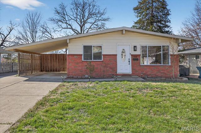 408 Saint Lawrence Drive, Ballwin, MO 63021