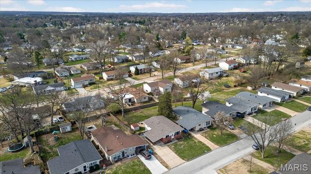 408 Saint Lawrence Drive, Ballwin, MO 63021