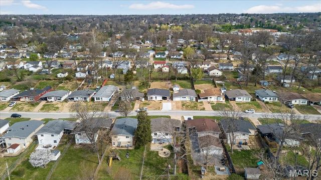 408 Saint Lawrence Drive, Ballwin, MO 63021