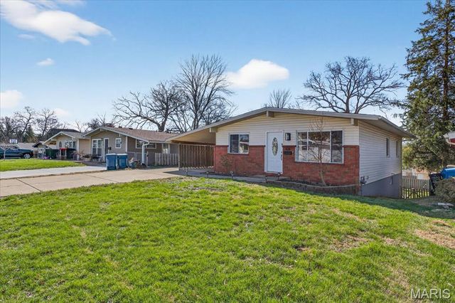 408 Saint Lawrence Drive, Ballwin, MO 63021