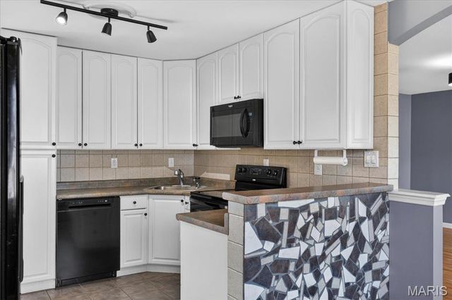 408 Saint Lawrence Drive, Ballwin, MO 63021