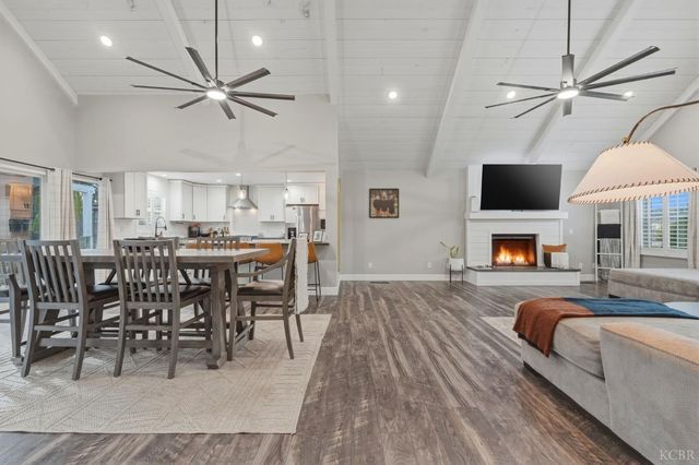 1145 Campus Drive, Hanford, CA 93230