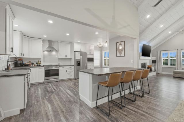 1145 Campus Drive, Hanford, CA 93230