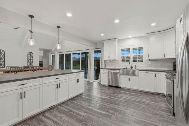 1145 Campus Drive, Hanford, CA 93230