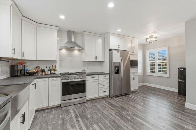 1145 Campus Drive, Hanford, CA 93230