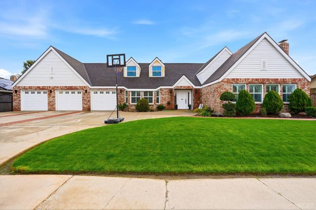 1145 Campus Drive, Hanford, CA 93230