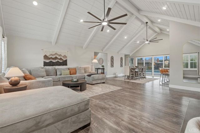 1145 Campus Drive, Hanford, CA 93230