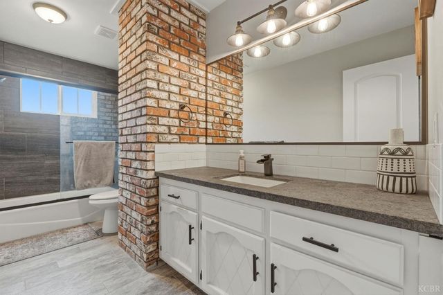 1145 Campus Drive, Hanford, CA 93230