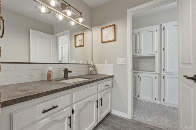 1145 Campus Drive, Hanford, CA 93230