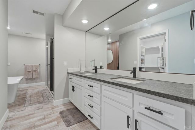 1145 Campus Drive, Hanford, CA 93230