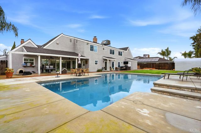 1145 Campus Drive, Hanford, CA 93230