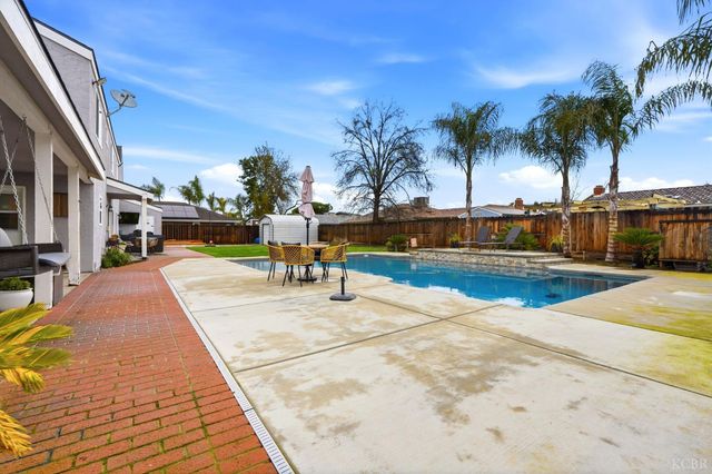 1145 Campus Drive, Hanford, CA 93230