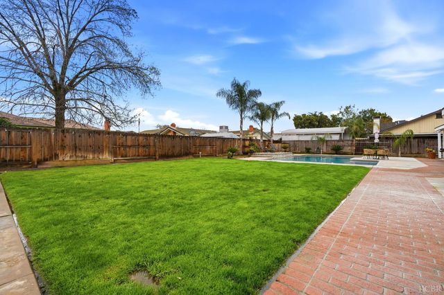 1145 Campus Drive, Hanford, CA 93230