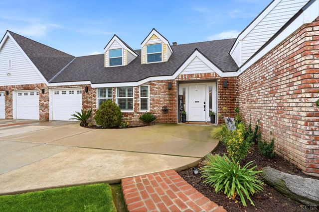 1145 Campus Drive, Hanford, CA 93230