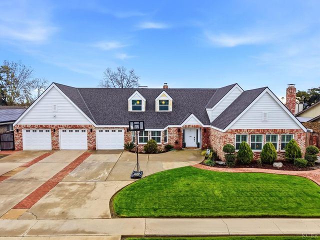 1145 Campus Drive, Hanford, CA 93230