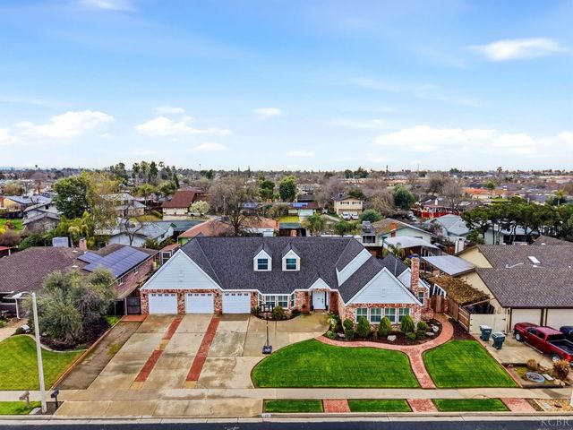 1145 Campus Drive, Hanford, CA 93230