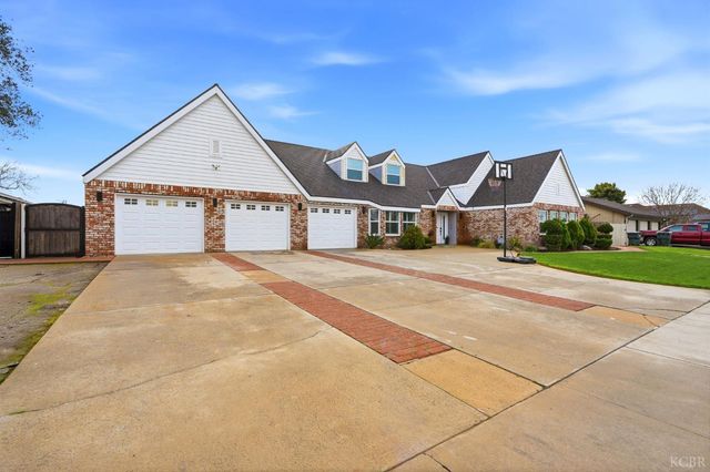 1145 Campus Drive, Hanford, CA 93230