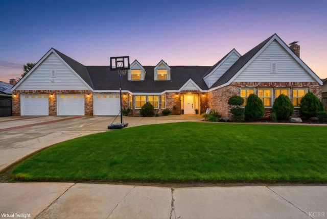 1145 Campus Drive, Hanford, CA 93230